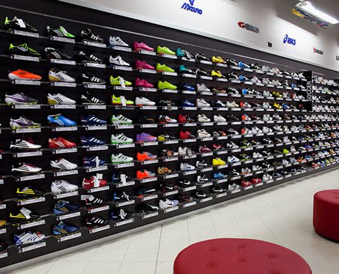 Arredamento per negozi di scarpe, classiche e sportive | Ciancio srl